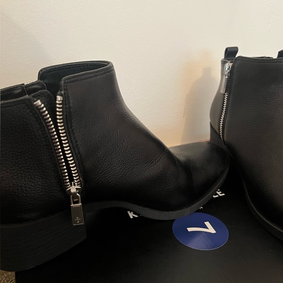 NEW IN BOX KENNETH COLE Black Leather Booties- Size 7 - Picture 5 of 5